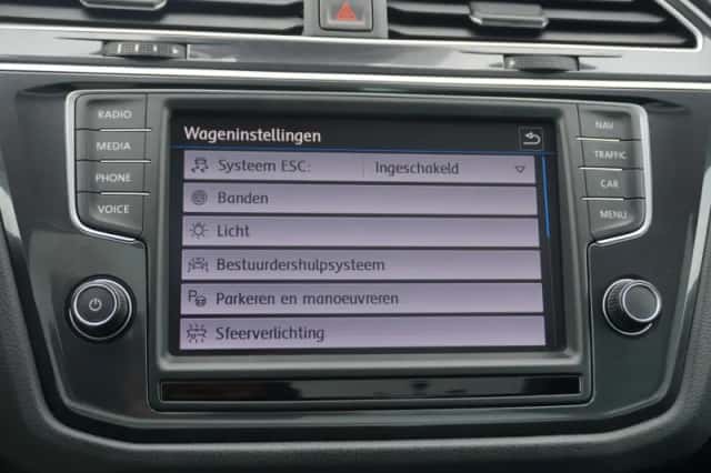 Volkswagen Tiguan (2017) thumbnail 48