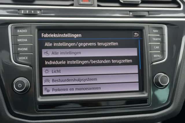 Volkswagen Tiguan (2017) thumbnail 63