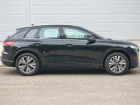 Audi Q4 e-tron (2022) thumbnail 3