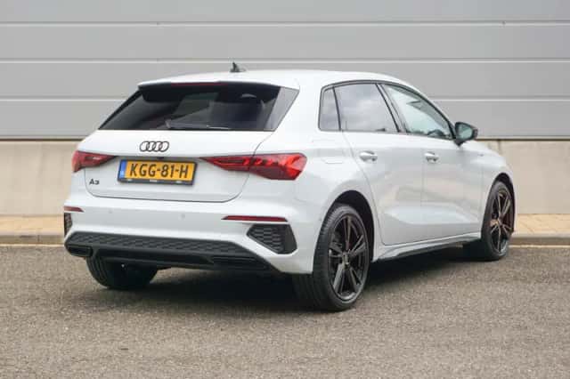Audi A3 (2023) thumbnail 2