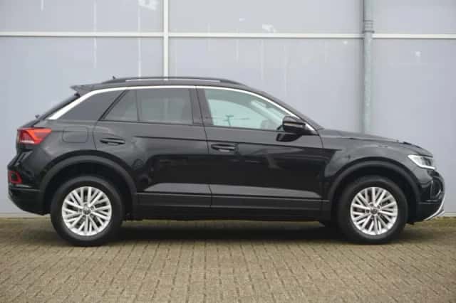 Volkswagen T-Roc (2022) thumbnail 3