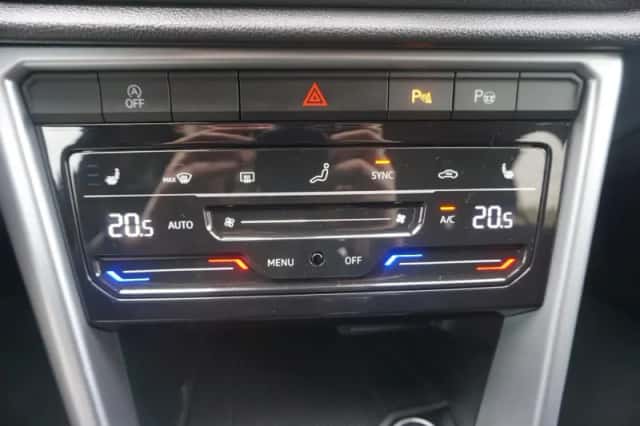 Volkswagen T-Roc (2022) thumbnail 27