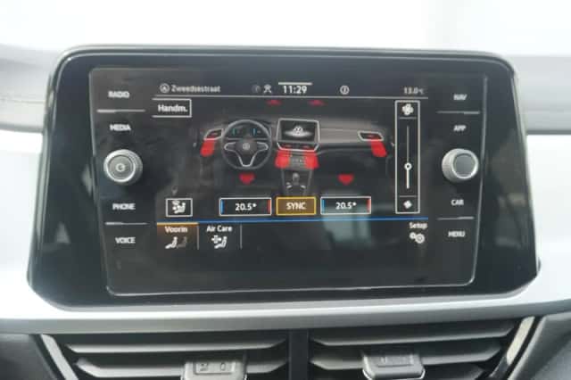 Volkswagen T-Roc (2022) thumbnail 65