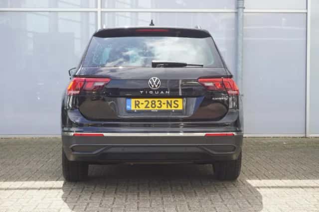 Volkswagen Tiguan (2022) thumbnail 12