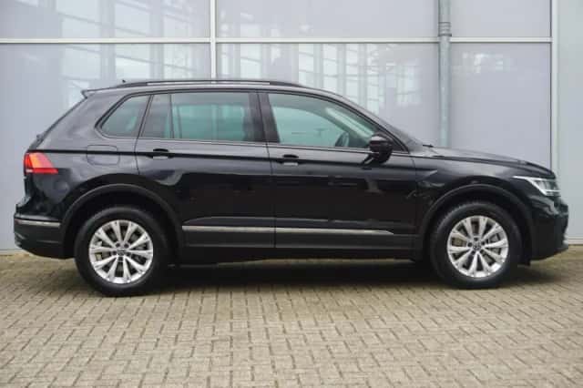 Volkswagen Tiguan (2022) thumbnail 3