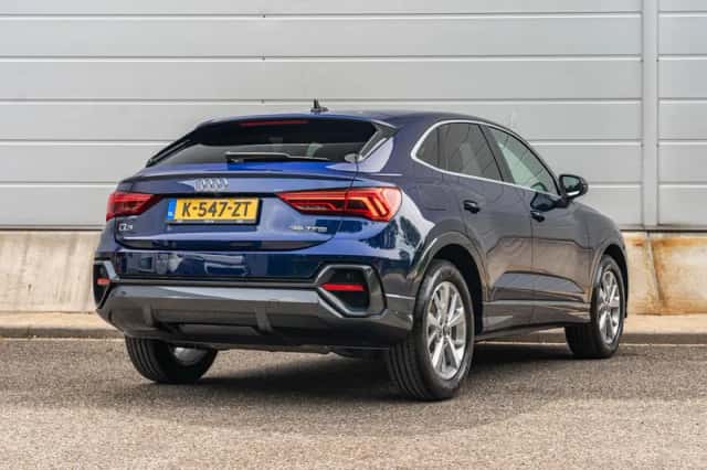 Audi Q3 (2021) thumbnail 2