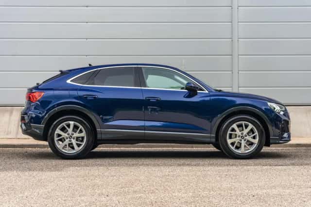 Audi Q3 (2021) thumbnail 3