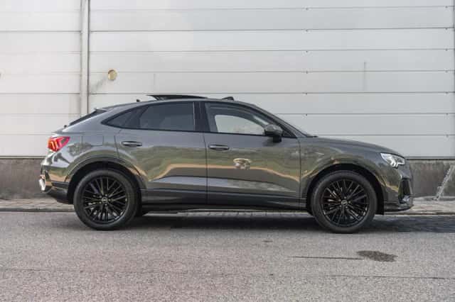 Audi Q3 (2022) thumbnail 3