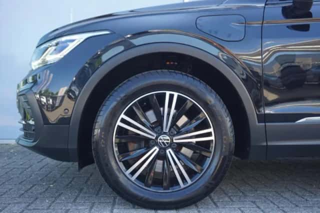 Volkswagen Tiguan (2022) thumbnail 13