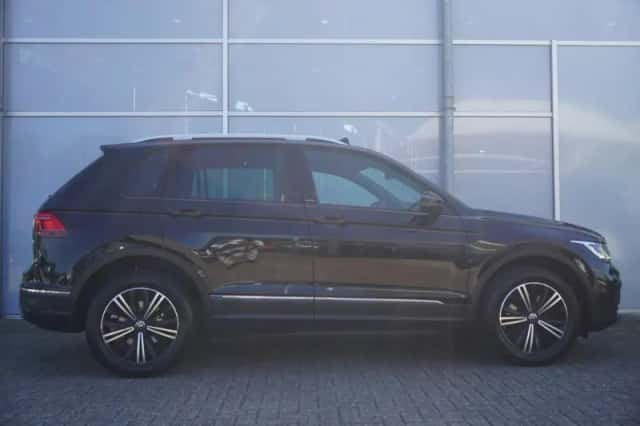 Volkswagen Tiguan (2022) thumbnail 3
