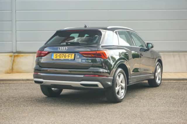 Audi Q3 (2022) thumbnail 2