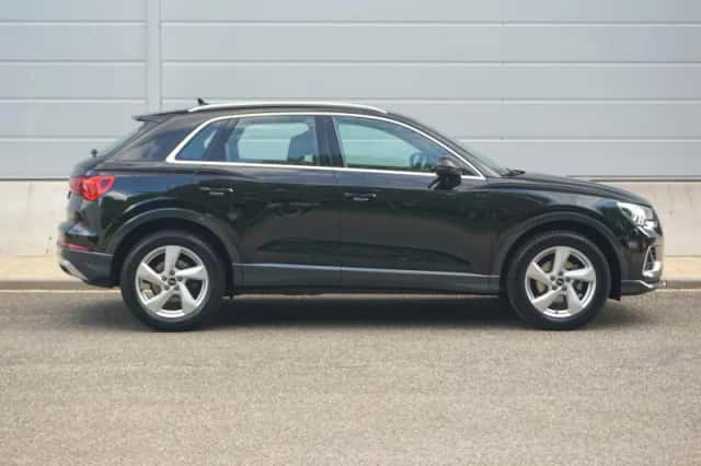 Audi Q3 (2022) thumbnail 3