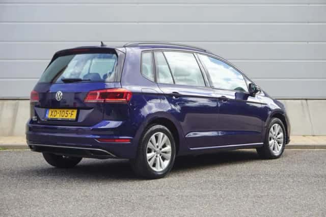 Volkswagen Golf (2018) thumbnail 2