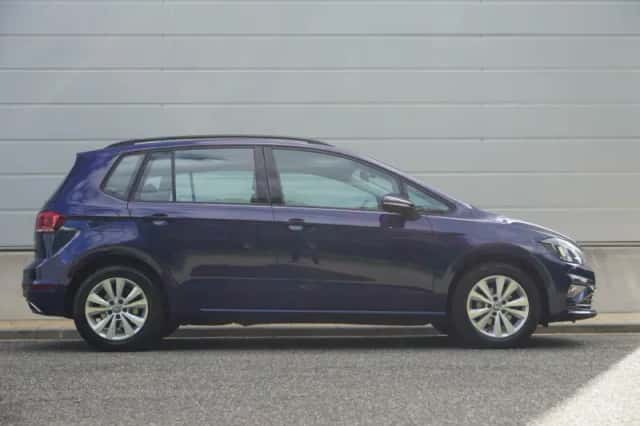 Volkswagen Golf (2018) thumbnail 3
