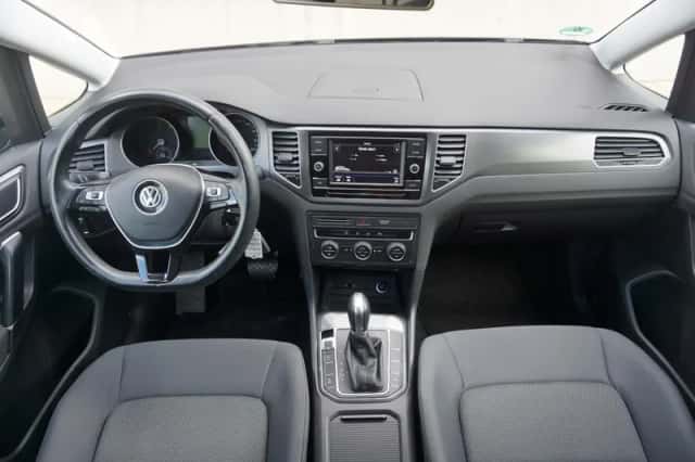 Volkswagen Golf (2018) thumbnail 5