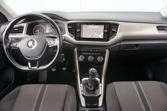 Volkswagen T-Roc (2021) thumbnail 5