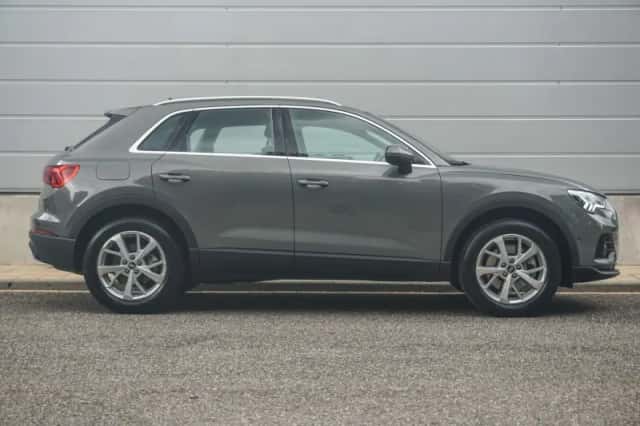 Audi Q3 (2021) thumbnail 3
