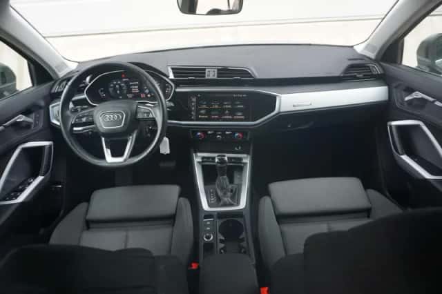 Audi Q3 (2021) thumbnail 5