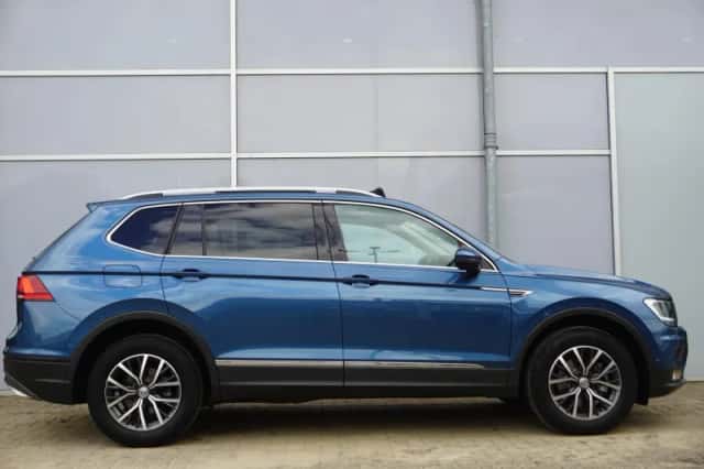 Volkswagen Tiguan (2021) thumbnail 3