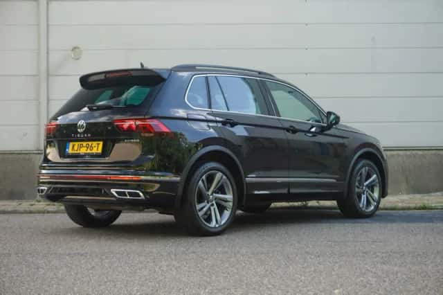Volkswagen Tiguan (2021) thumbnail 2