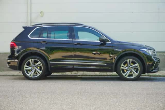 Volkswagen Tiguan (2021) thumbnail 3