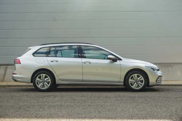 Volkswagen Golf (2022) thumbnail 3