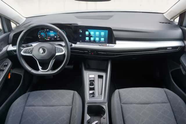 Volkswagen Golf (2022) thumbnail 5