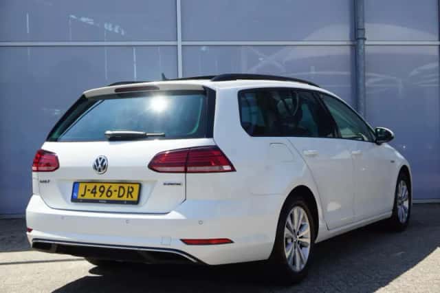 Volkswagen Golf (2020) thumbnail 2