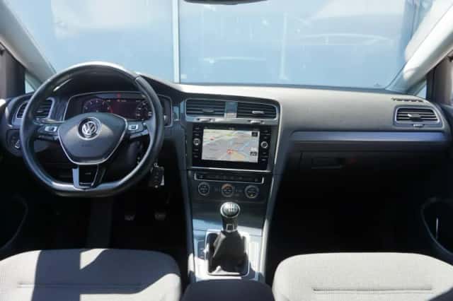 Volkswagen Golf (2020) thumbnail 5