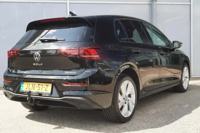 Volkswagen Golf (2025) thumbnail 2