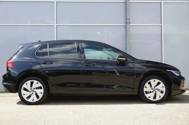 Volkswagen Golf (2025) thumbnail 3