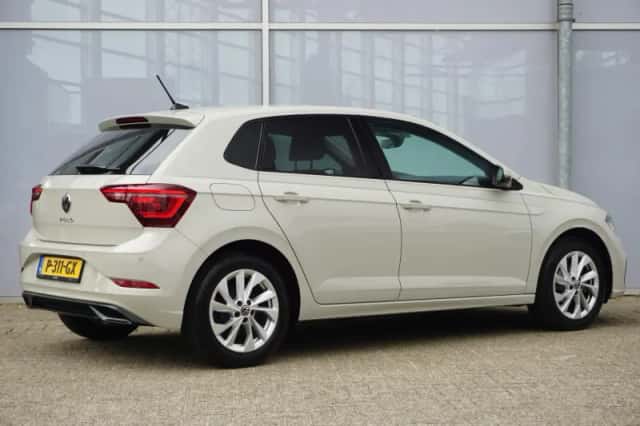 Volkswagen Polo (2022) thumbnail 2