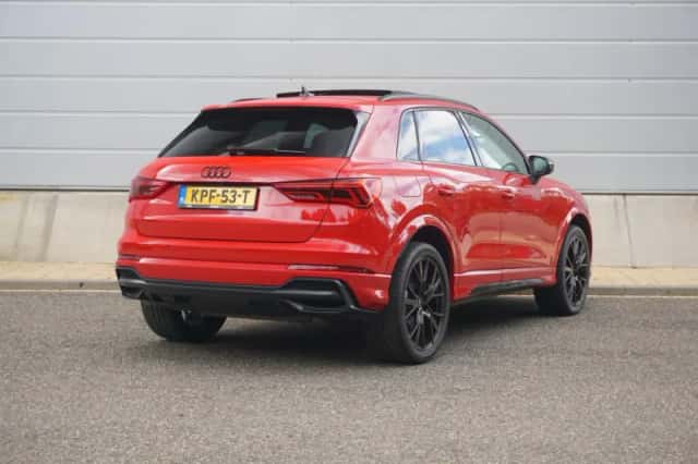 Audi Q3 (2022) thumbnail 2