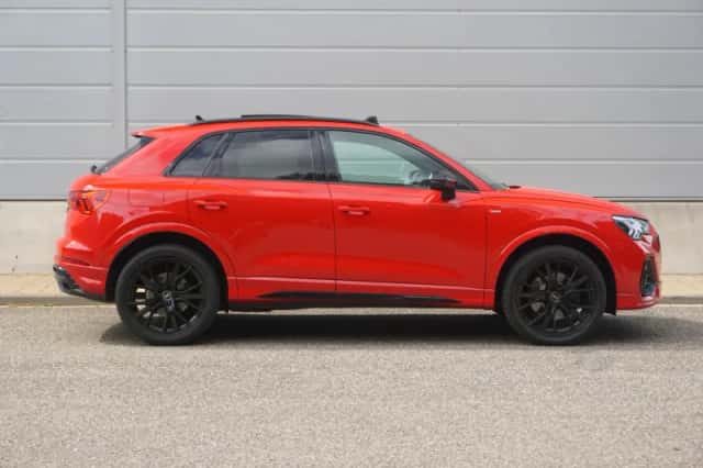 Audi Q3 (2022) thumbnail 3