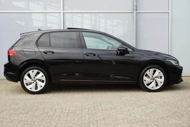 Volkswagen Golf (2025) thumbnail 3