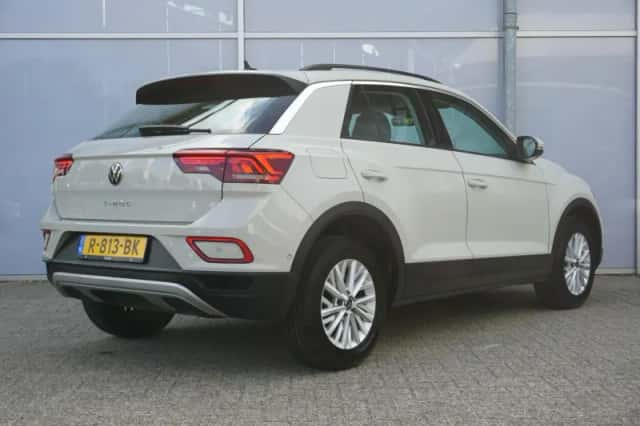Volkswagen T-Roc (2022) thumbnail 2