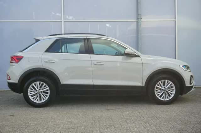 Volkswagen T-Roc (2022) thumbnail 3