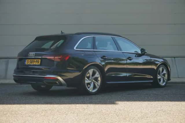 Audi A4 (2023) thumbnail 2