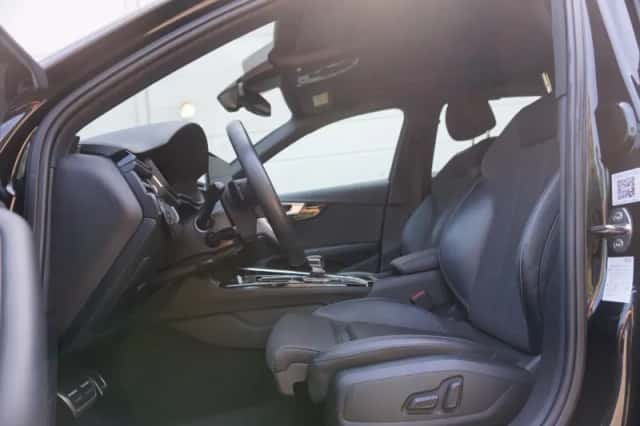 Audi A4 (2023) thumbnail 4