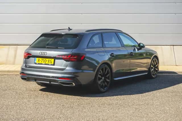 Audi A4 (2023) thumbnail 2