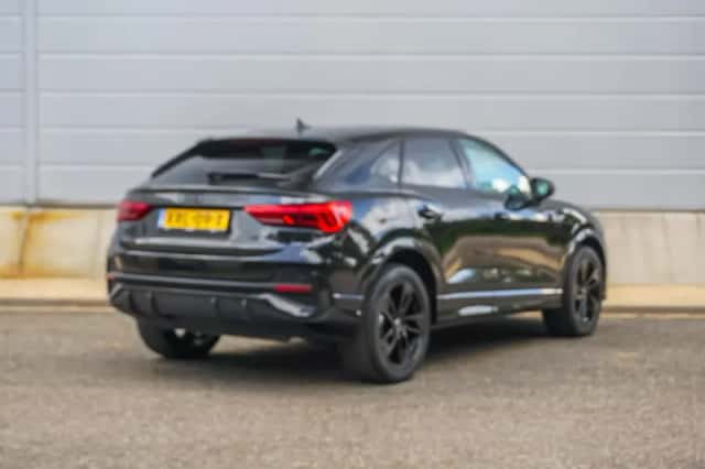 Audi Q3 (2023) thumbnail 2