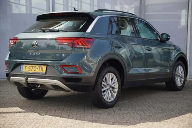 Volkswagen T-Roc (2023) thumbnail 2