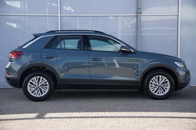 Volkswagen T-Roc (2023) thumbnail 3