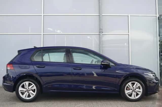 Volkswagen Golf (2023) thumbnail 3