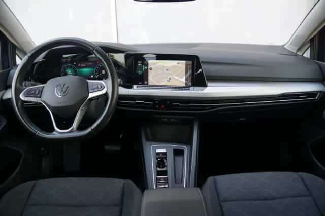 Volkswagen Golf (2023) thumbnail 5