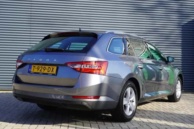 Škoda Superb (2023) thumbnail 2