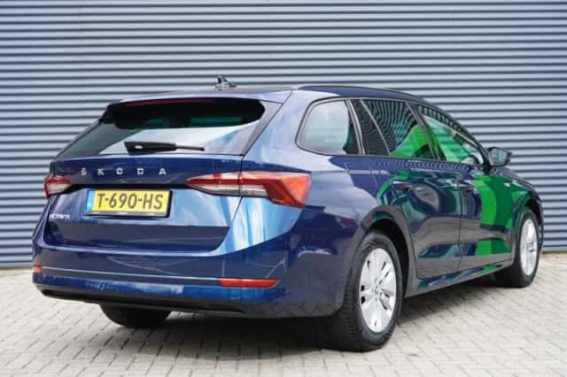 Škoda Octavia (2023) thumbnail 2