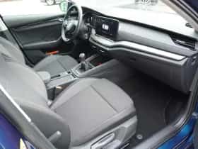 Škoda Octavia (2023) thumbnail 5