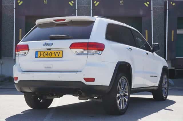 Jeep Grand Cherokee (2018) thumbnail 2