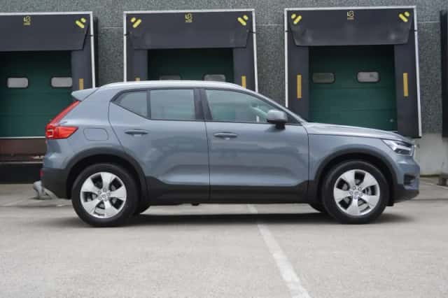 Volvo XC40 (2021) thumbnail 3